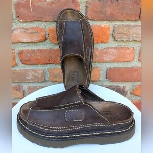 Beaver Creek 90s Y2K Brown Leather Chunky Slip-On Sandals